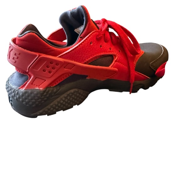 Nike Air Trainer Huarache
"Challenge Red" Mens size 7 or 7Youth - Picture 8 of 9